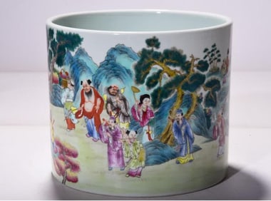 A pastel immortal character pen holder made in the Qianlong period of the Qing Dynasty