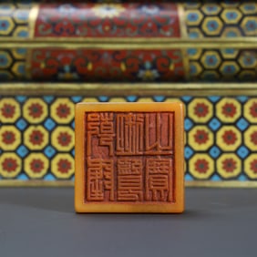 A Han Dynasty green jade beast button overprint (a set)