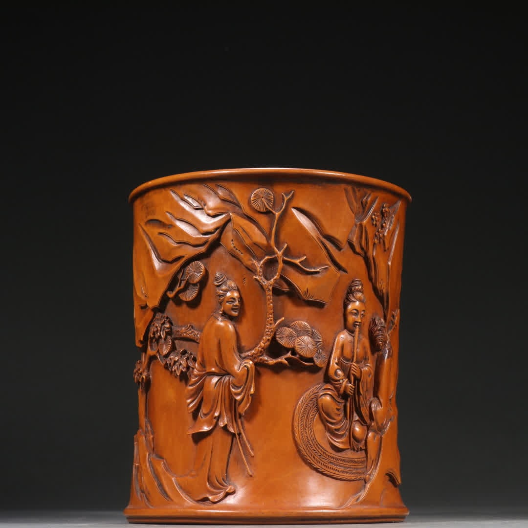 A boxwood character story pen holder (1 of 9)