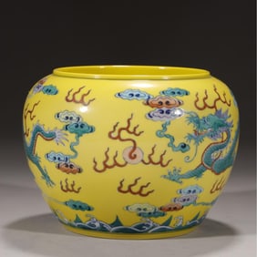 A piece of Qing Qianlong yellow ground bucket color dragon pattern wash