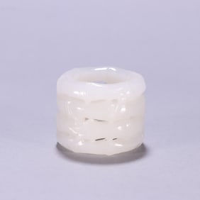 A piece of Qing Dynasty Hetian jade bamboo joint-shaped finger