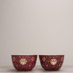 A pair of Qing Qianlong foreign color carmine red entwined treasure flower lying foot cup