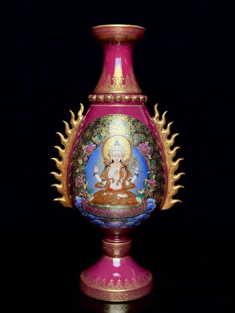 A Qianlong imperial nectar bottle: Qianlong Imperial Carmine Red Glaze Buddha Statue Thangka Gilded Nectar Bottle Nectar Bottle (also known as Tibetan Grass Bottle) is commonly found in Tibetan Buddhism-related Buddha offerings, its sh