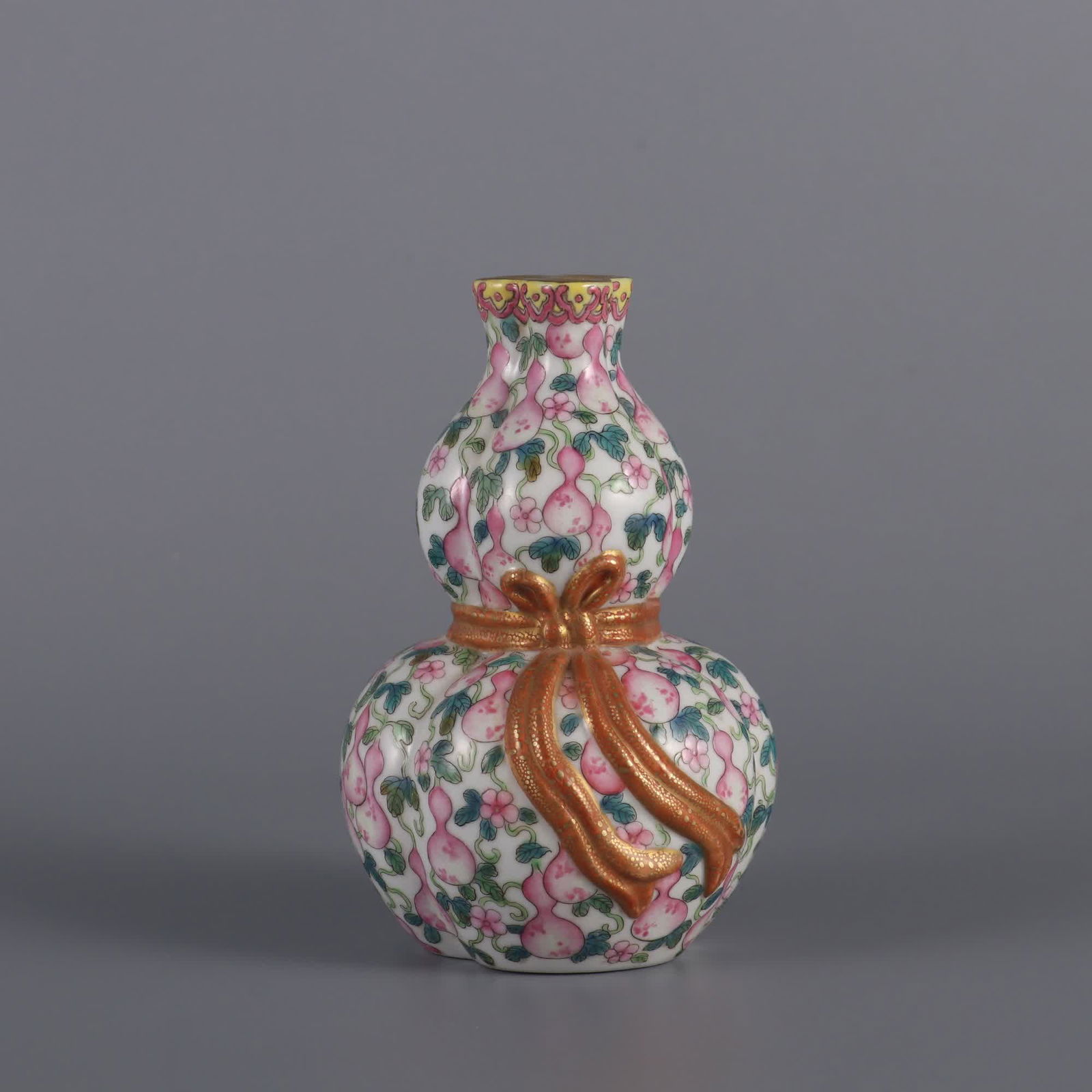 A three-barreled gourd bottle made in the Qing Yongzheng era (1 of 8)
