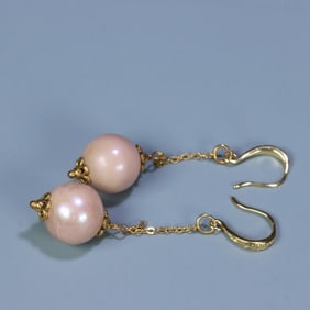 A pair of Qing Dynasty Dongzhu earrings