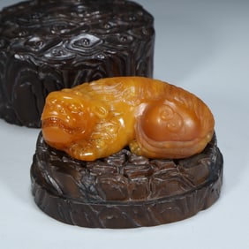 A Qing Dynasty Tian Huang stone carving Tashi ornament (with rosewood box)