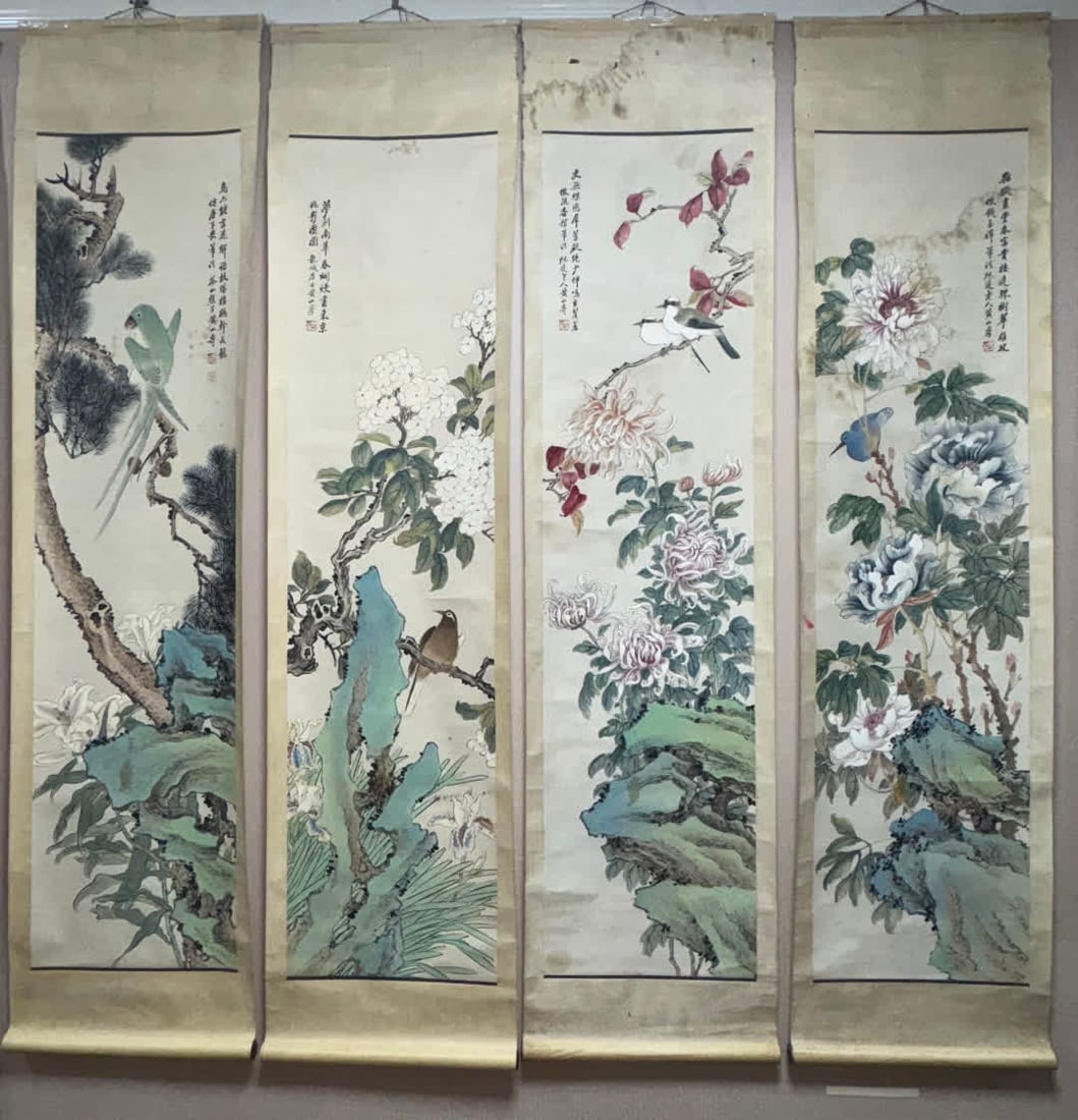 A paper picture of flowers and birds by Huang Shanshou (1 of 14)
