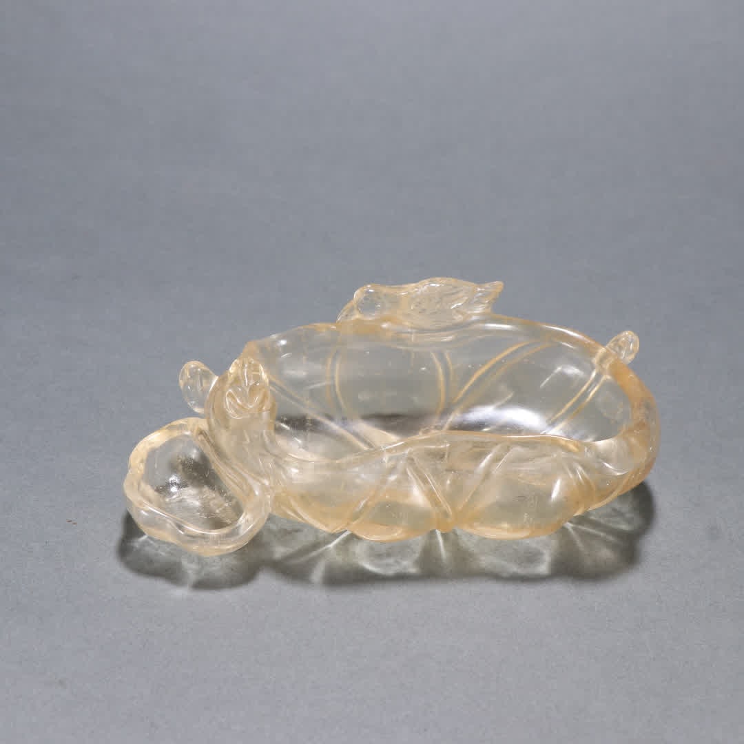 A piece of Qing Dynasty natural crystal lotus leaf wash (1 of 9)