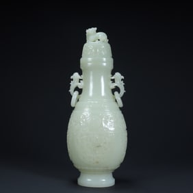 A Qing Dynasty Hetian jade "beast button live ring amphora