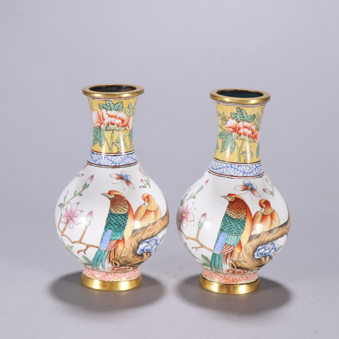 A pair of Qing Dynasty copper tire painting enamel flower and bird pattern bottles (1 of 9)