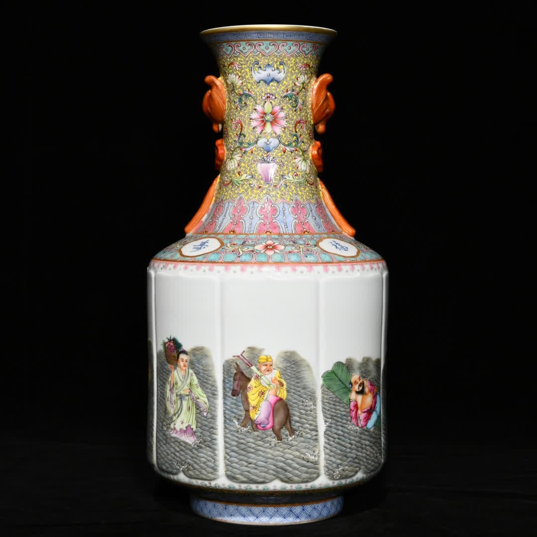 A Qing Qianlong pastel Eight Immortals character pattern bottle (1 of 9)