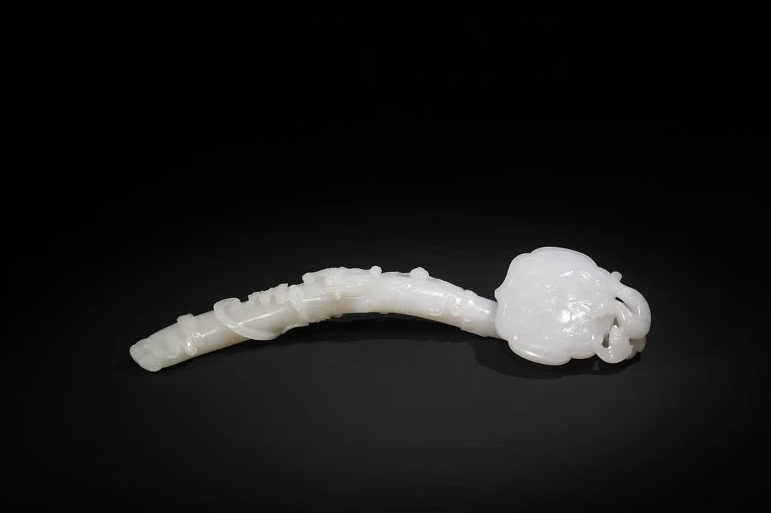 A piece of Qing Dynasty Hetian white jade Tiangong Four Spirits (1 of 10)