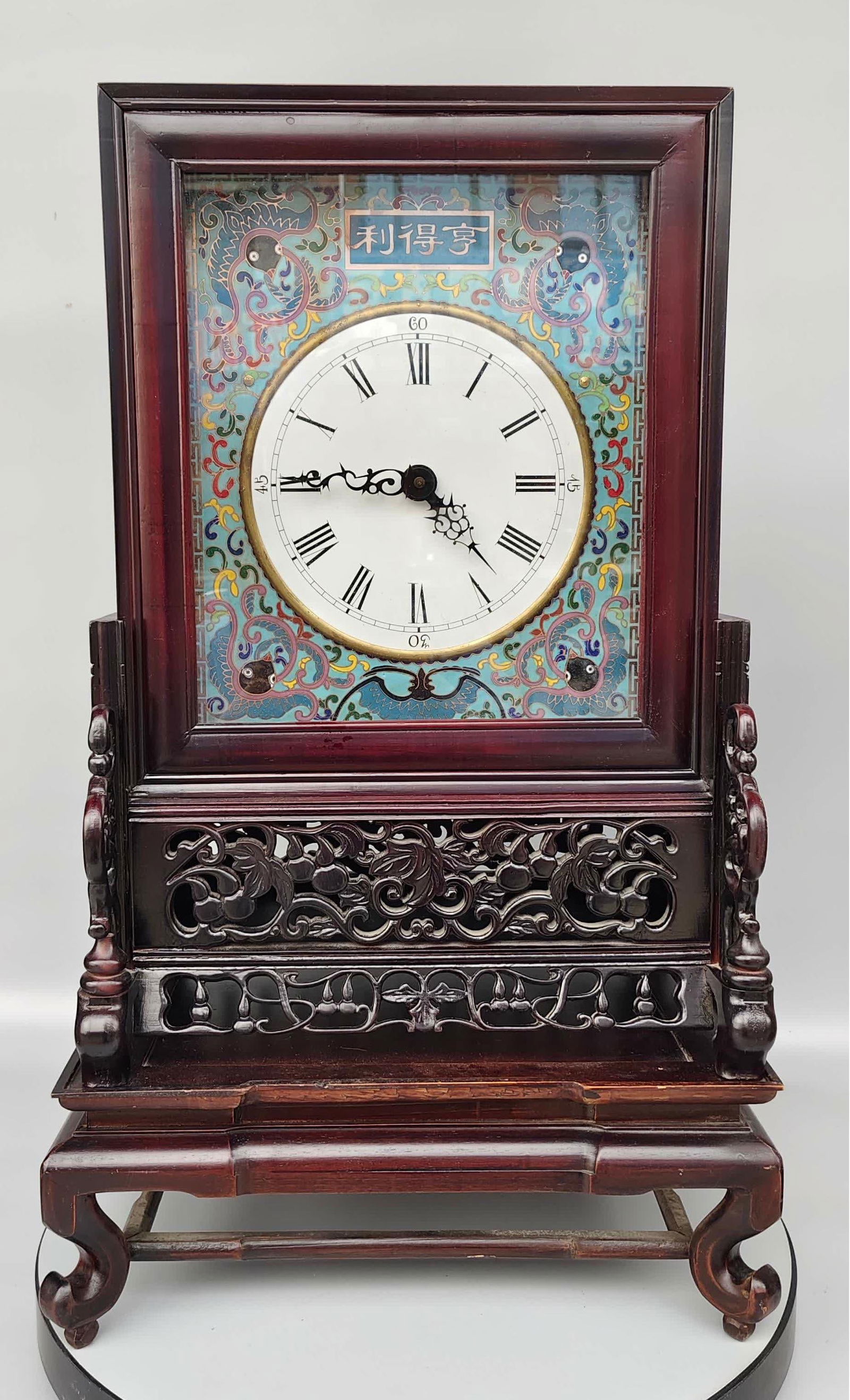 A Hendry pendulum clock (1 of 9)