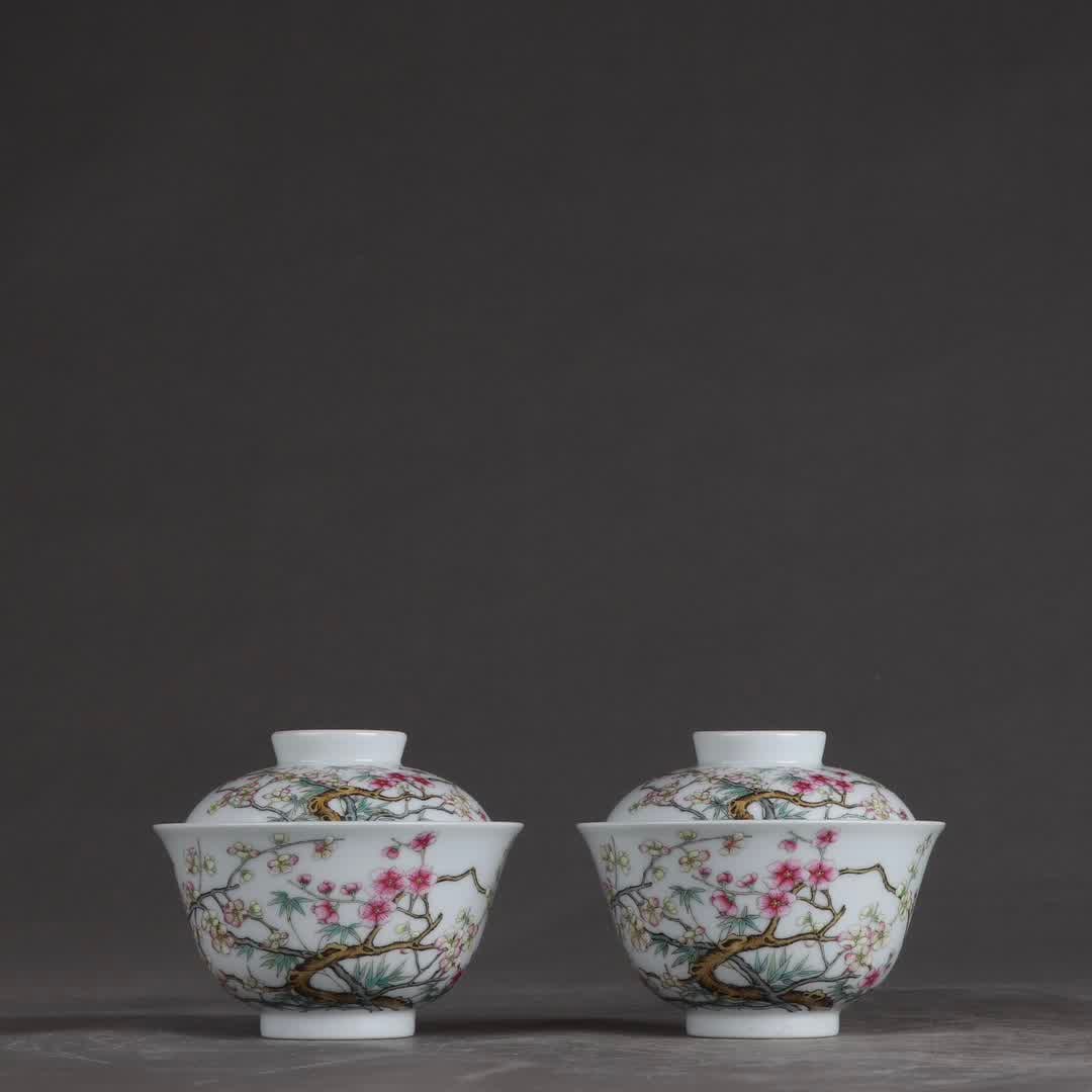 A pair of Qing Qianlong (awe hall model) pastel peach blossom March gaiwan: Qing Qianlong (awe hall model) pastel peach blossom March gaiwan SIZE: H:8.2cm D:10cm (The Dimensions Of All Batches Are Manually Measured.If You Need More Detailed Information, Please Contact Our Cus