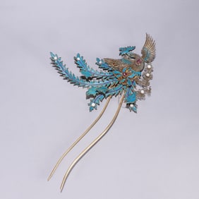 A Qing Dynasty silver-gilt emerald phoenix pattern hairpin