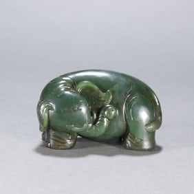 A Qing Dynasty jasper elephant ornament