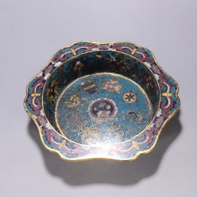 A Qing Dynasty copper gilt cloisonné eight treasure pattern sunflower mouth plate