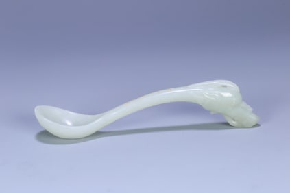 A piece of Qing Dynasty Tian Yulong head spoon