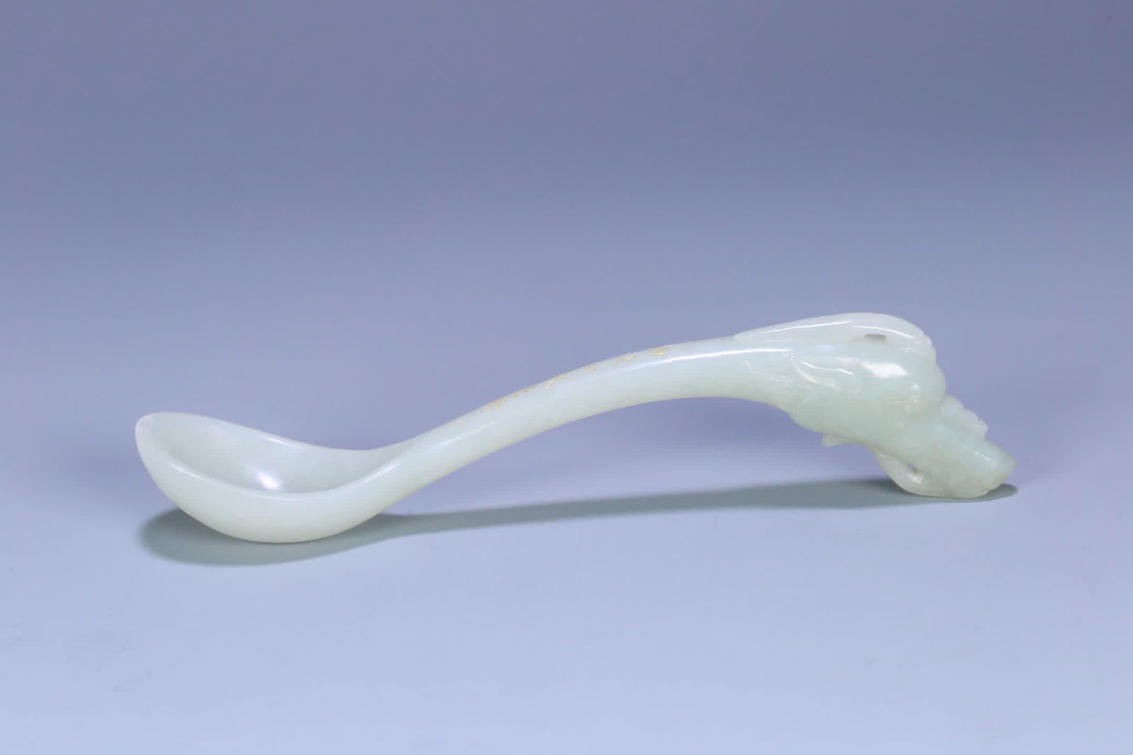 A piece of Qing Dynasty Tian Yulong head spoon: Qing Dynasty Tian Yulong head spoon SIZE: 13.7x2.6x2.9cm W:38.5g (The Dimensions Of All Batches Are Manually Measured.If You Need More Detailed Information, Please Contact Our Customer Service