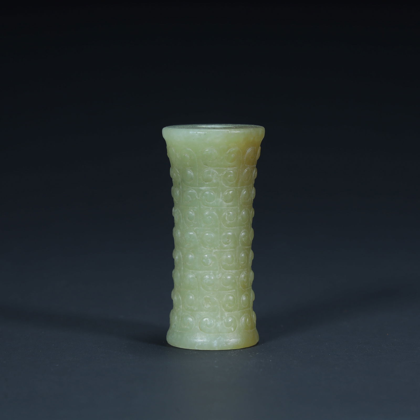 A Qing Dynasty jade valley pattern feather pipe: Qing Dynasty jade valley pattern feather pipe SIZE: H: 5cm L: 2.3cm W: 2.3cm W: 43.4g (The Dimensions Of All Batches Are Manually Measured.If You Need More Detailed Information, Please Contact