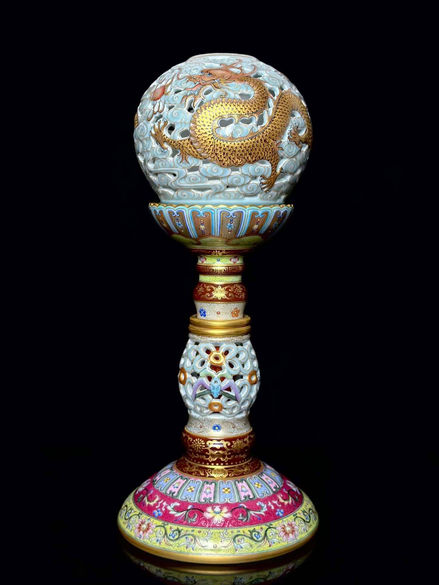 A piece of Qianlong era of the Qing Dynasty azure glaze hollow carved double golden dragon play: Qianlong year of the Qing Dynasty azure glaze hollow carved double golden dragon play beads three-section official hat holder SIZE: H: 40cm Bottom diameter 17.8cm (The Dimensions Of All Batches