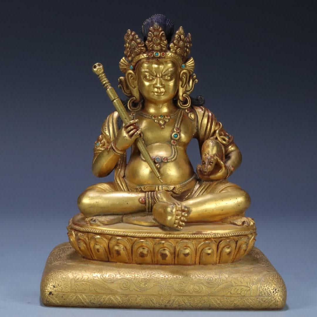 A seated statue of the God of Wealth in bronze gilt in the Qing Dynasty: Qing Dynasty copper gilt yellow God of Wealth seated statue SIZE: Gauge 18.2x15.9x13.1cm W: 2695g (The Dimensions Of All Batches Are Manually Measured.If You Need More Detailed Information,