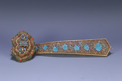 A Qing Dynasty court silver gilt filigree dotted emerald Fushou flower ruyi ornament