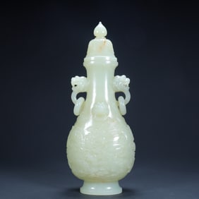 A Qing Dynasty Hetian jade dragon pattern live ring ear bottle