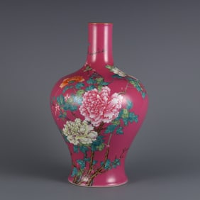 A carmine red pastel peony pattern nectar bottle made in the Qianlong period of the Qing Dynasty