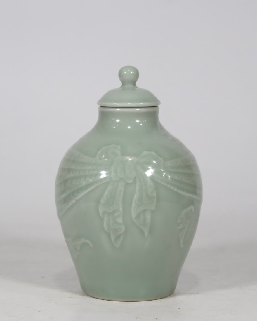 A bean blue glaze carved with a bat pattern jar made in the Qianlong period of the Qing Dynasty (1 of 9)