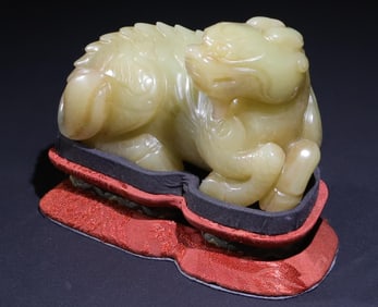 A Qing Dynasty topaz beast ornament Tianlu Zhenzhai