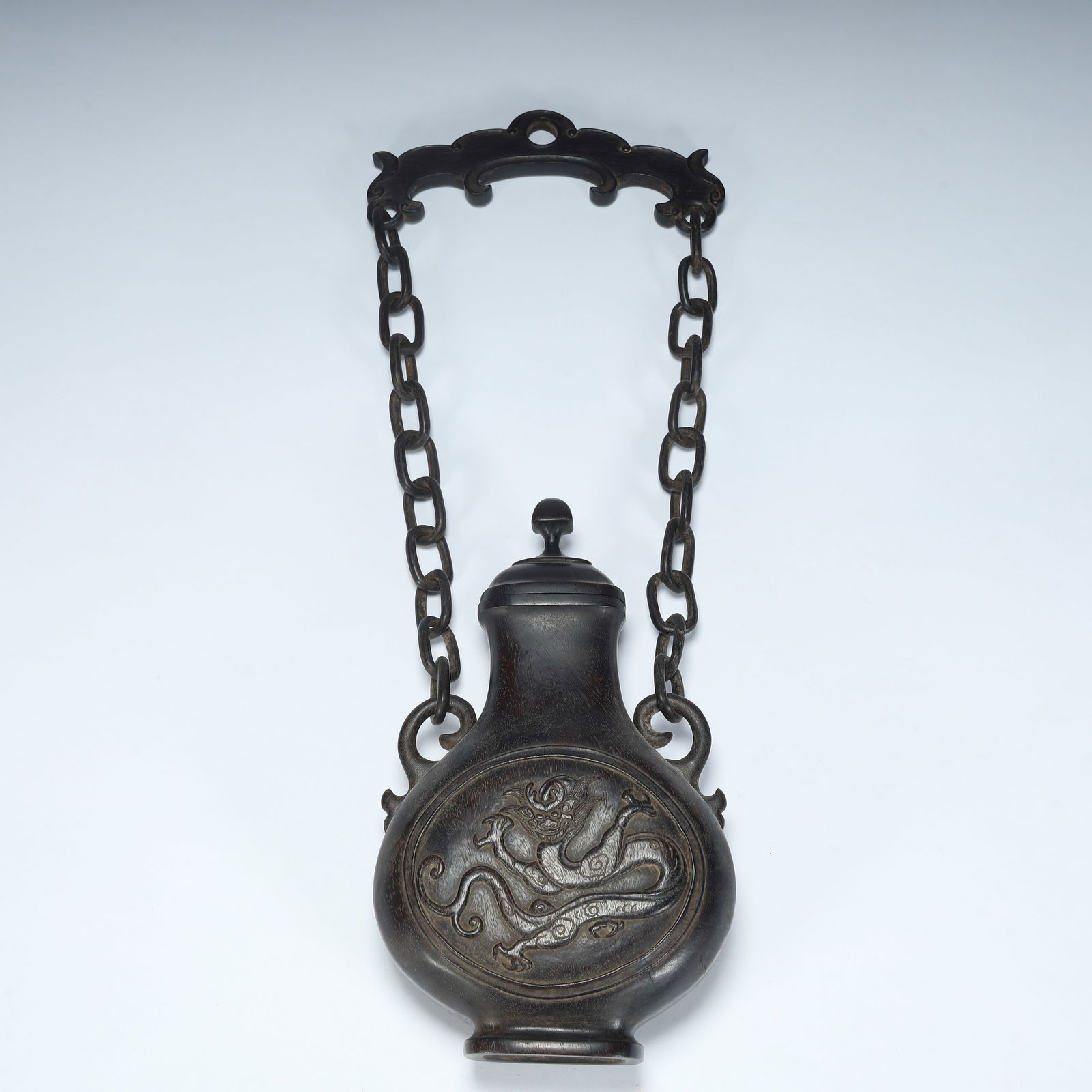 A piece of Qing Dynasty agarwood "dragon pattern with chain appreciation bottle": Qing Dynasty agarwood "dragon pattern with chain appreciation bottle" SIZE: Total H: 36cm L: 11.5cm W: 5cm W: 353g (The Dimensions Of All Batches Are Manually Measured.If You Need More Detailed Inform