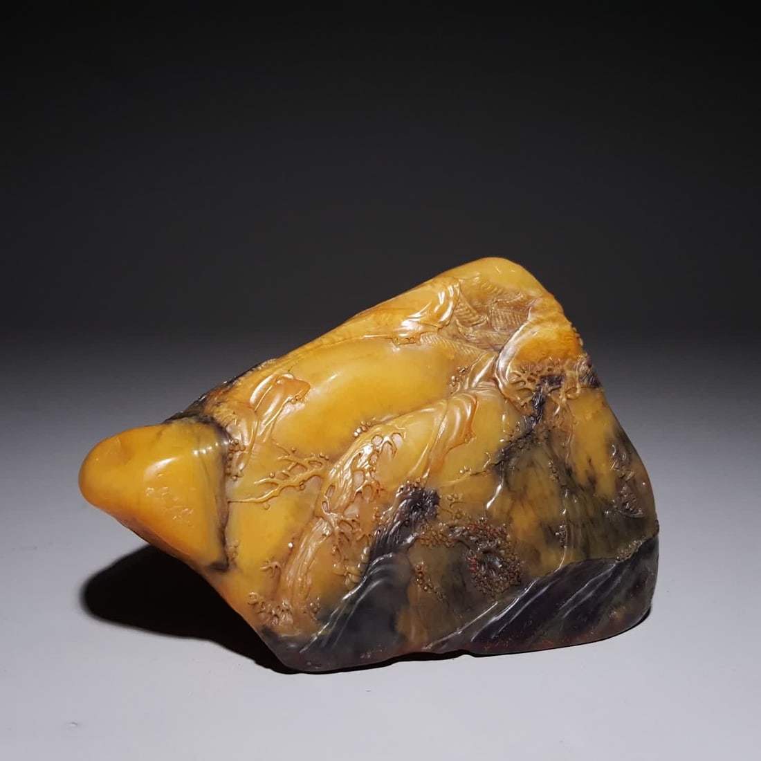 A Qing Dynasty Tian Huang crow skin thin seal (1 of 9)