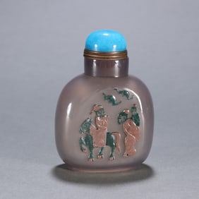 A Qing Dynasty agate snuff bottle carved with character stories