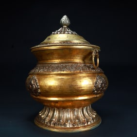 A Qing Dynasty Tibetan tsampa box