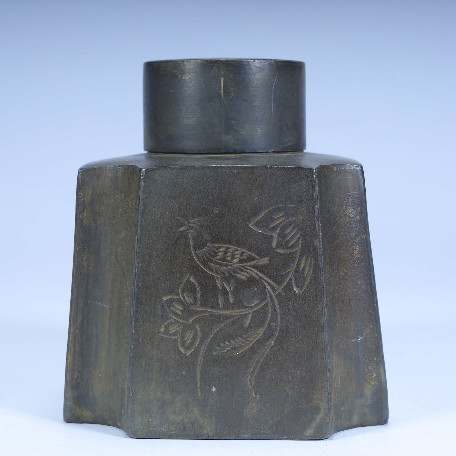 A tin bamboo tea jar made of Qing Dynasty (1 of 11)