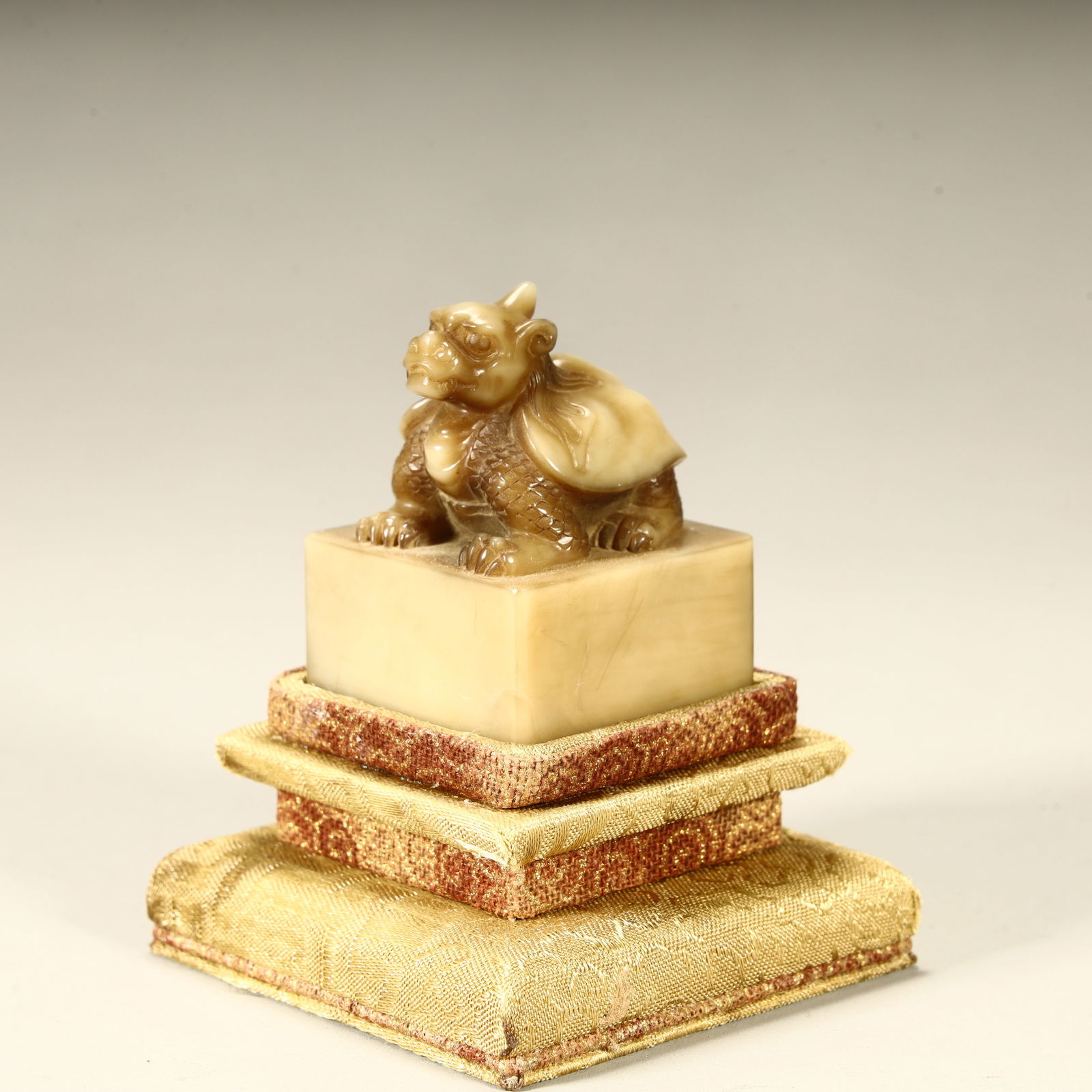 A Qing Dynasty fine Shoushan stone dragon turtle button seal (1 of 9)