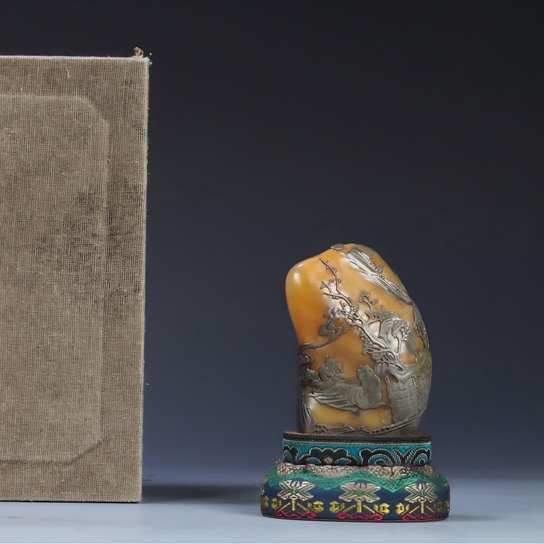 A Shoushan Tian Huang Wuya Leather Character Picture Story Seal Ornament Comes with a cloth box: Shoushan Tian Huang Wu Ya Pi character picture story with the shape of the seal ornament comes with a cloth box SIZE: 7.86x5.4x3.2cm W:200g (The Dimensions Of All Batches Are Manually Measured.If You