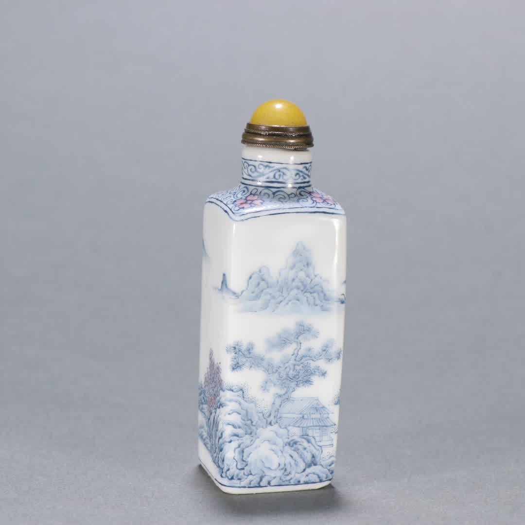 A Qing Dynasty blue and white landscape map landscape snuff bottle (1 of 9)