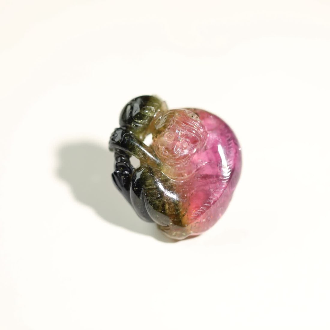 A Qing Dynasty two-color tourmaline monkey birthday carving: Qing Dynasty two-color tourmaline spirit monkey birthday carving SIZE: 2.87x2.56x0.95cm (The Dimensions Of All Batches Are Manually Measured.If You Need More Detailed Information, Please Contact