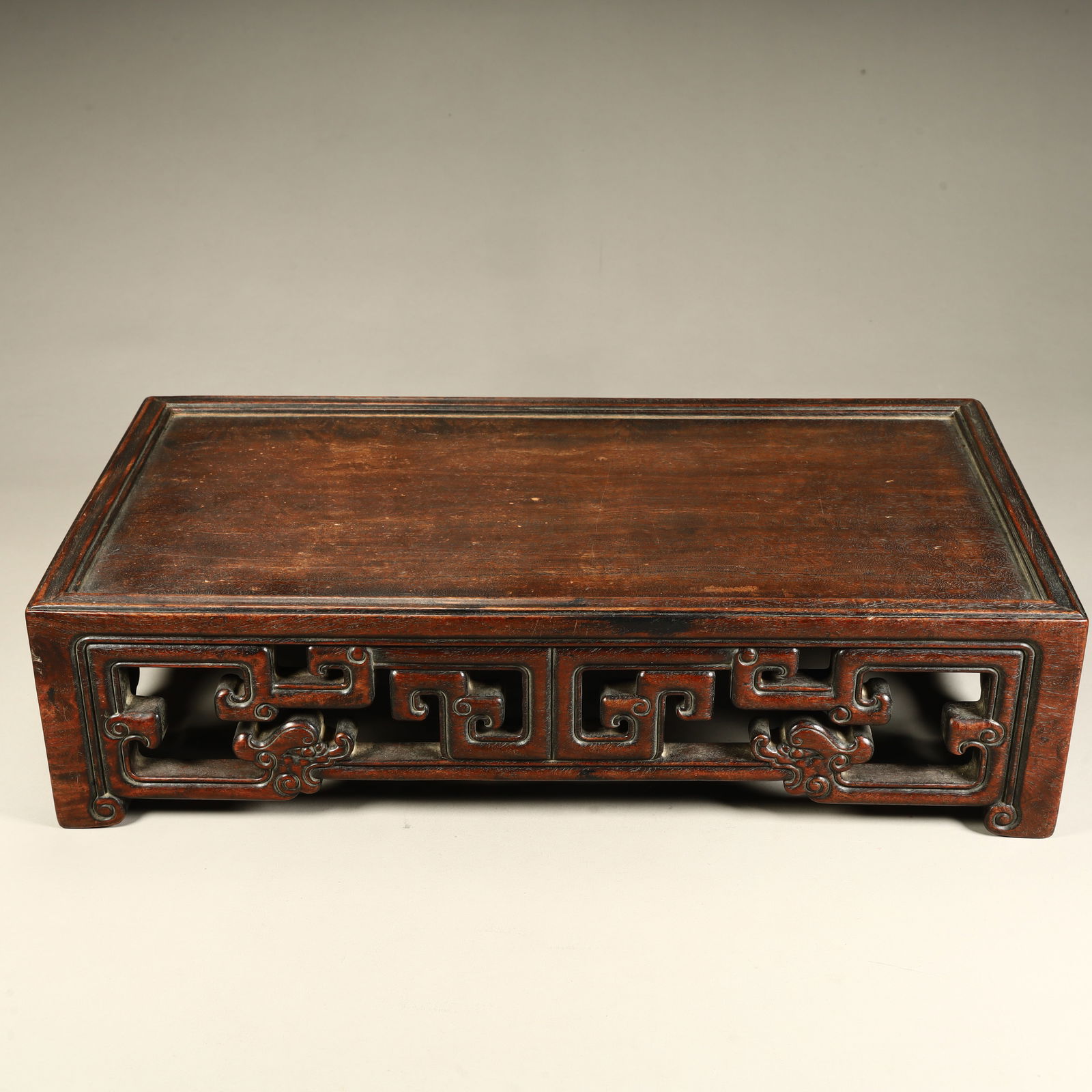 A Qing Dynasty fine mahogany dragon pattern base: Qing Dynasty boutique mahogany dragon pattern base SIZE: H:10cm L:38cm W:20cm W:1.3kg (The Dimensions Of All Batches Are Manually Measured.If You Need More Detailed Information, Please Contact Our