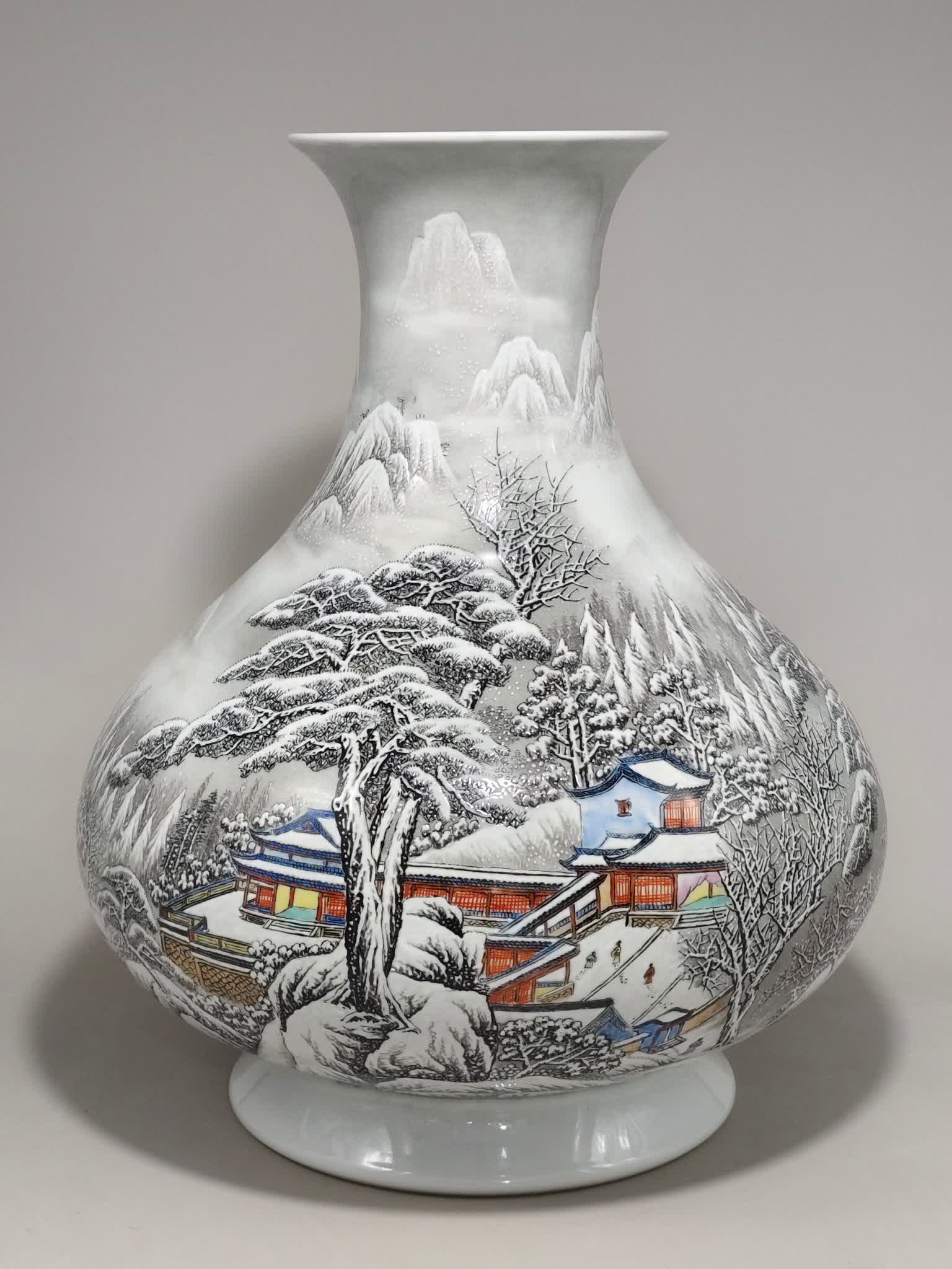 A jade pot spring vase made in the Qianlong period of the Qing Dynasty: Qianlong year of the Qing Dynasty made a snow landscape pattern jade pot spring vase SIZE: H:54.5cm D:45cm (The Dimensions Of All Batches Are Manually Measured.If You Need More Detailed