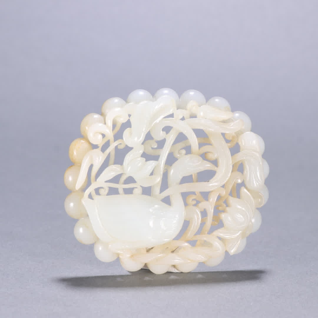 A Qing Dynasty Hetian jade spring water goose tile (1 of 9)