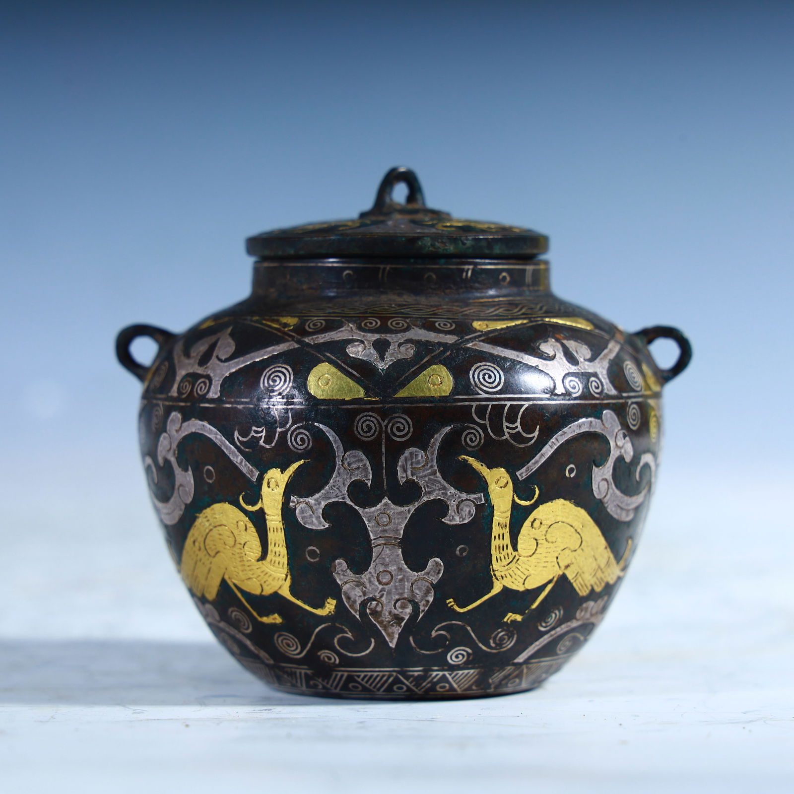 A gold, silver and copper jar in the Warring States period (1 of 9)