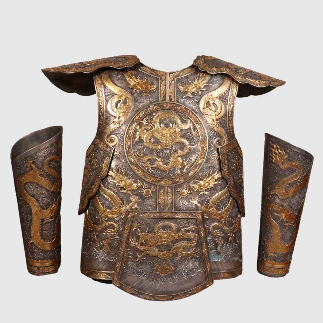 A set of copper-gilt gilt silver cloud dragon pattern armor: A set of copper-gilt gilt silver cloud dragon pattern armor SIZE: Breastplate H: 56cm W: 63cm W: 11.7kg Leggings H: 36.9cm W: 12.7cm Single W: 1872.1g (The Dimensions Of All Batches Are Manually Measu