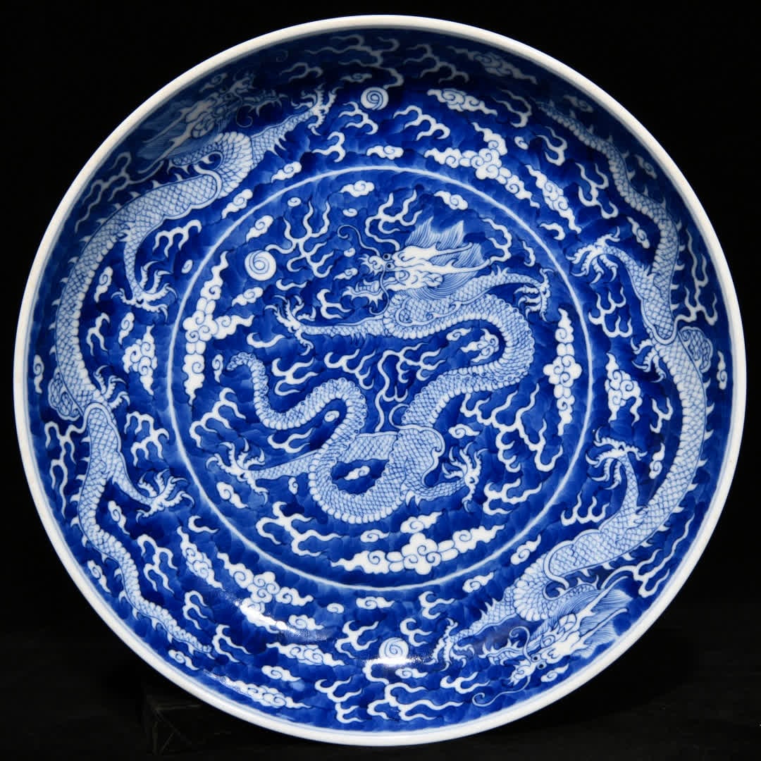 A Qing Guangxu blue and white dragon pattern plate (1 of 9)