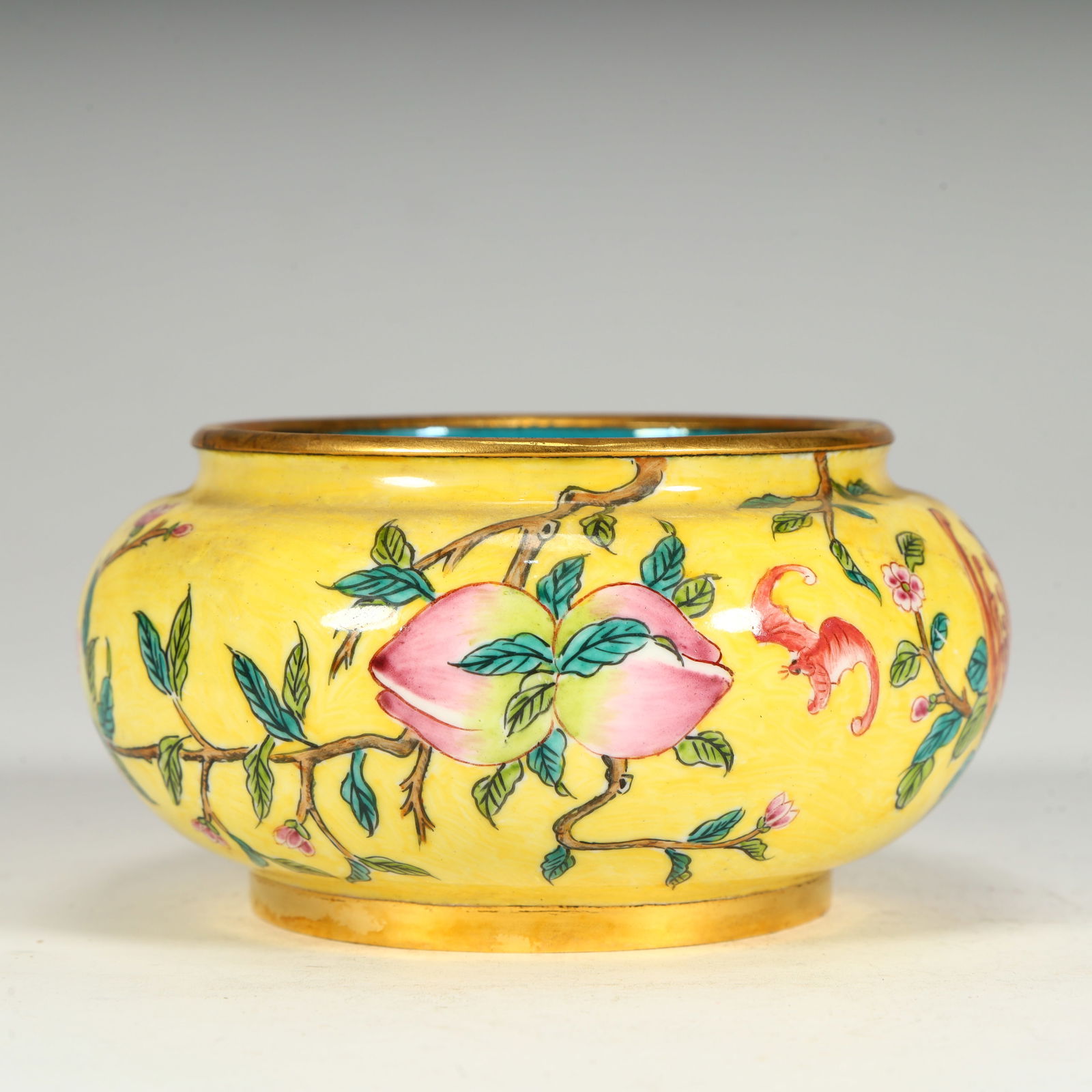 A piece of Qing Dynasty Qianlong copper tire painting enamel yellow ground Fushou pattern washed: Qing Dynasty Qianlong copper tire painting enamel yellow ground Fushou pattern washed SIZE: H:5.5cm L:10cm W:10cm W:254g? (The Dimensions Of All Batches Are Manually Measured.If You Need More Detailed