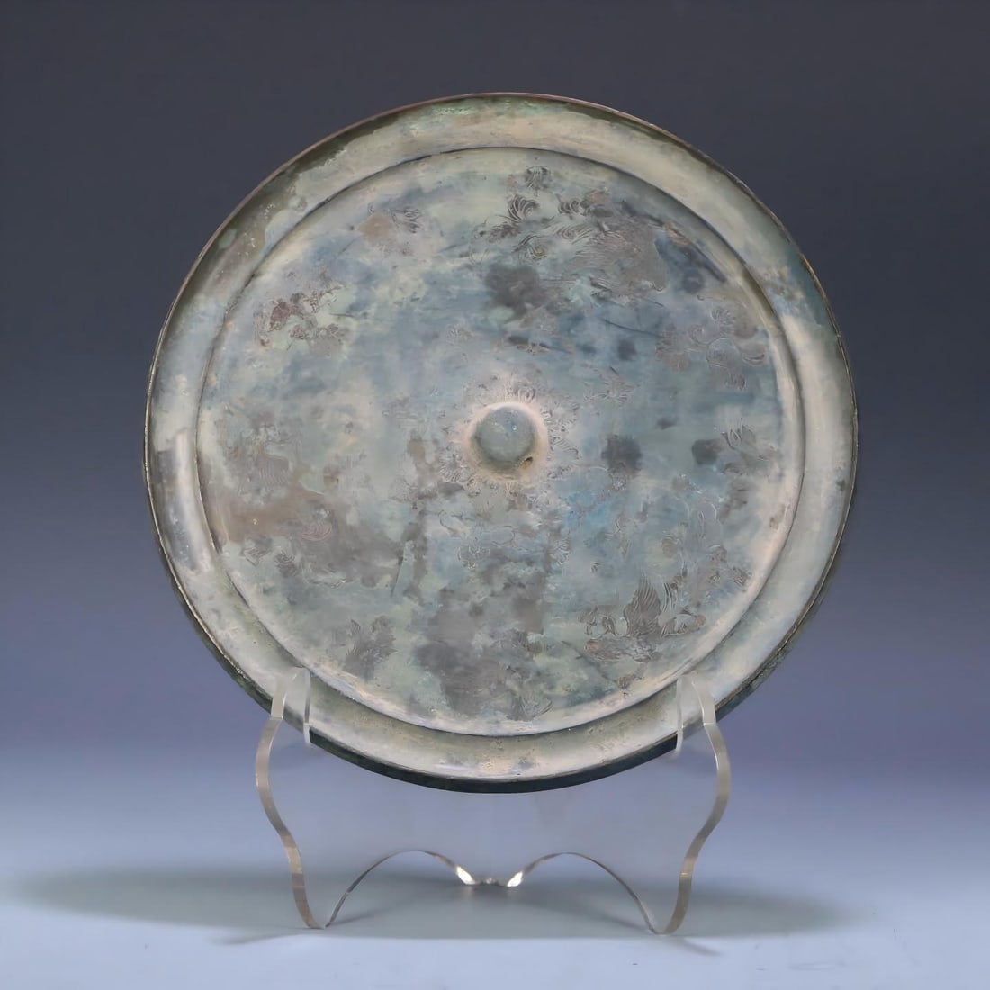 A bronze mirror with a character picture of a beast and a bird (1 of 9)