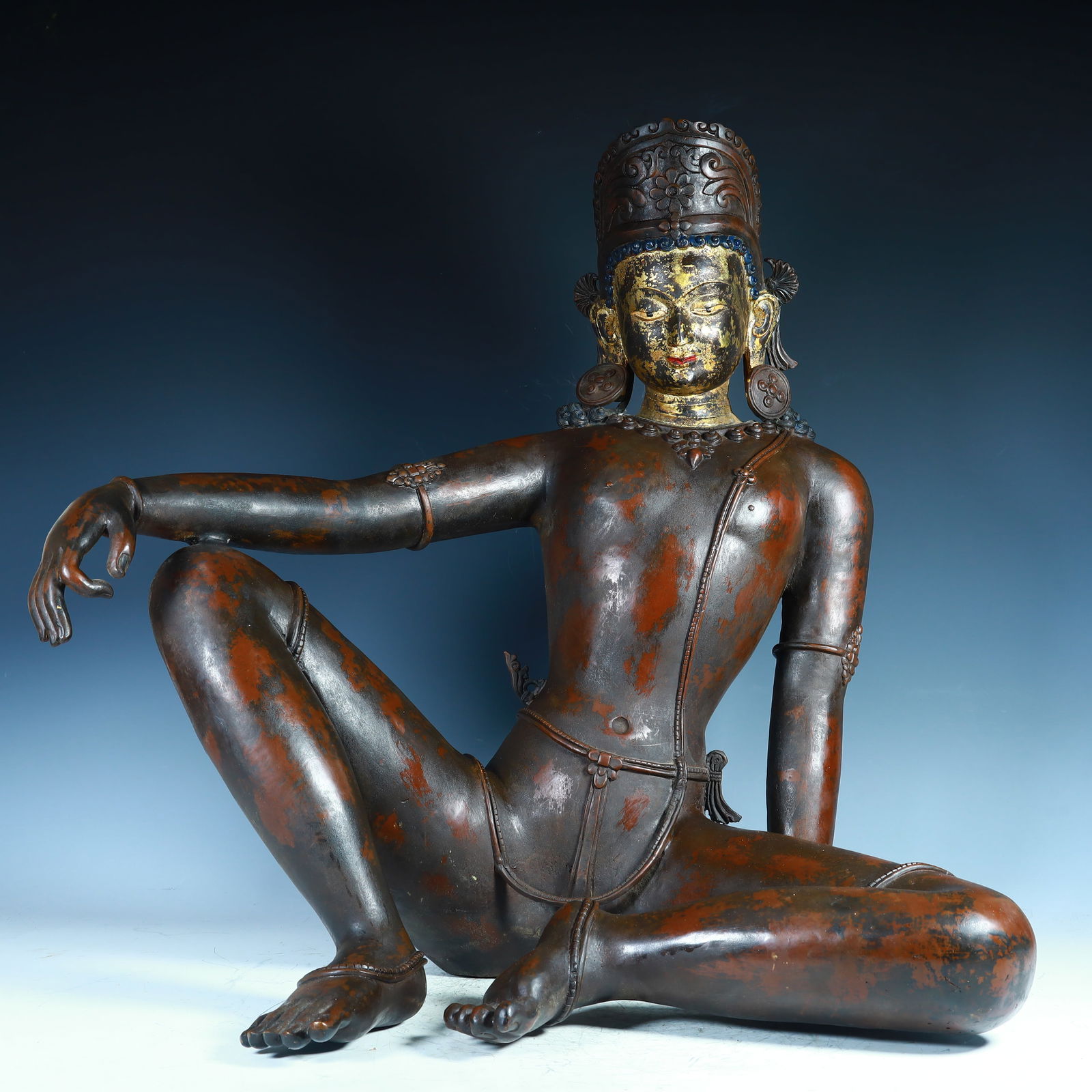 A Qing Dynasty bronze gilt Guanyin statue (1 of 11)