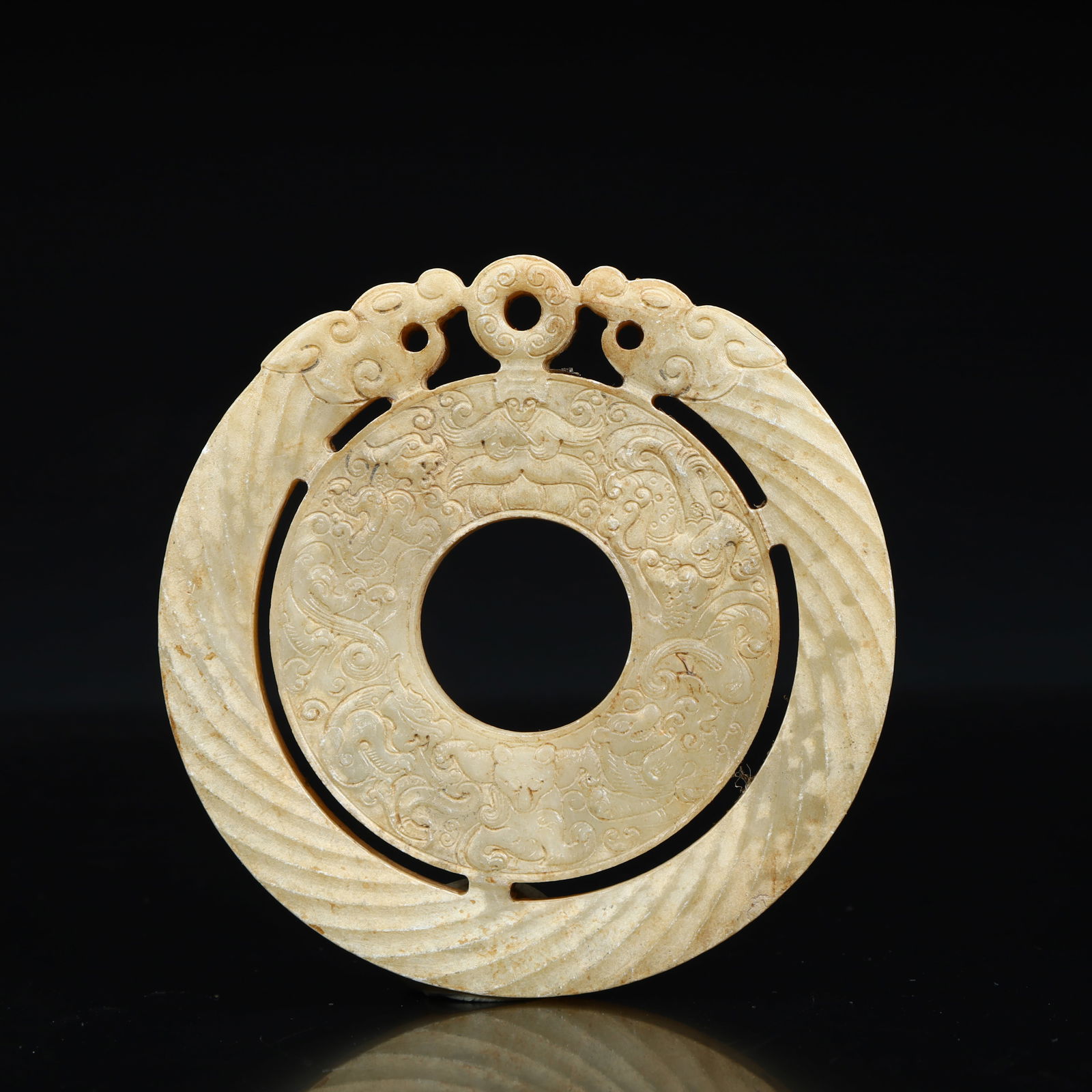 A high ancient jade double-ring jade pendant (1 of 9)
